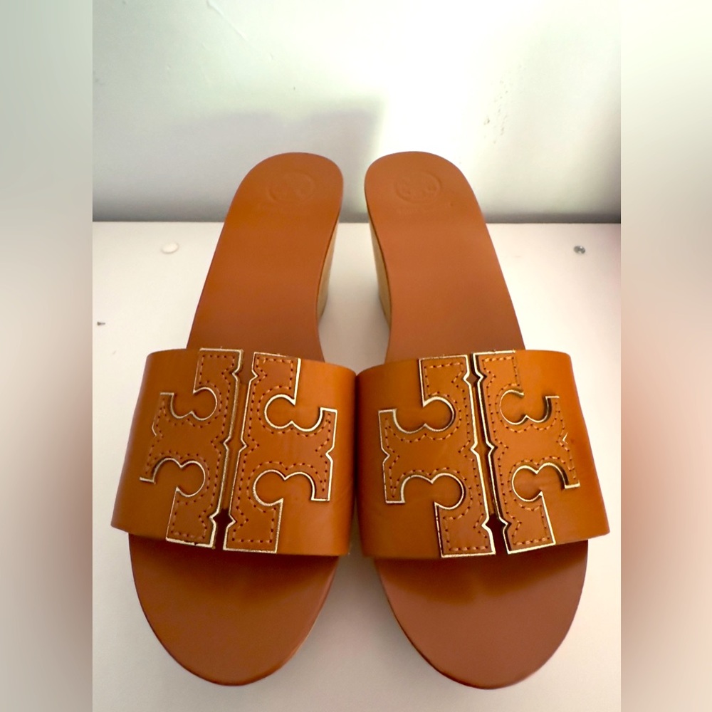 Tory Burch slides. Size 6.5. Barely worn. They’re a little too big for me.